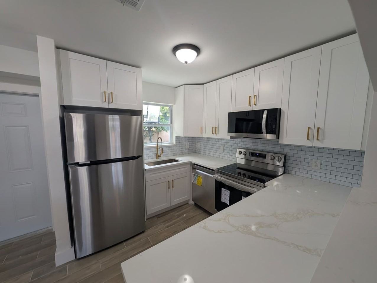 1733 Nw 18th St - Photo 7 of 19