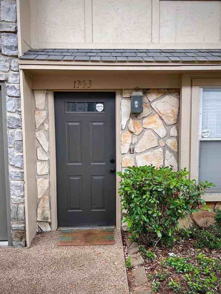 1353 S 11th St - Photo 2 of 19