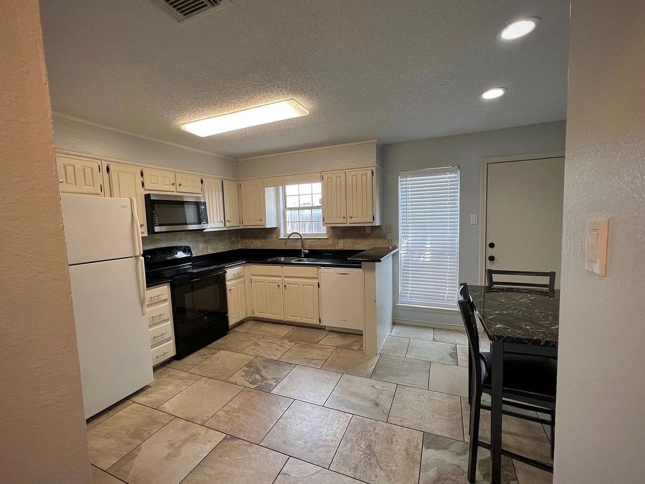 1353 S 11th St - Photo 6 of 19
