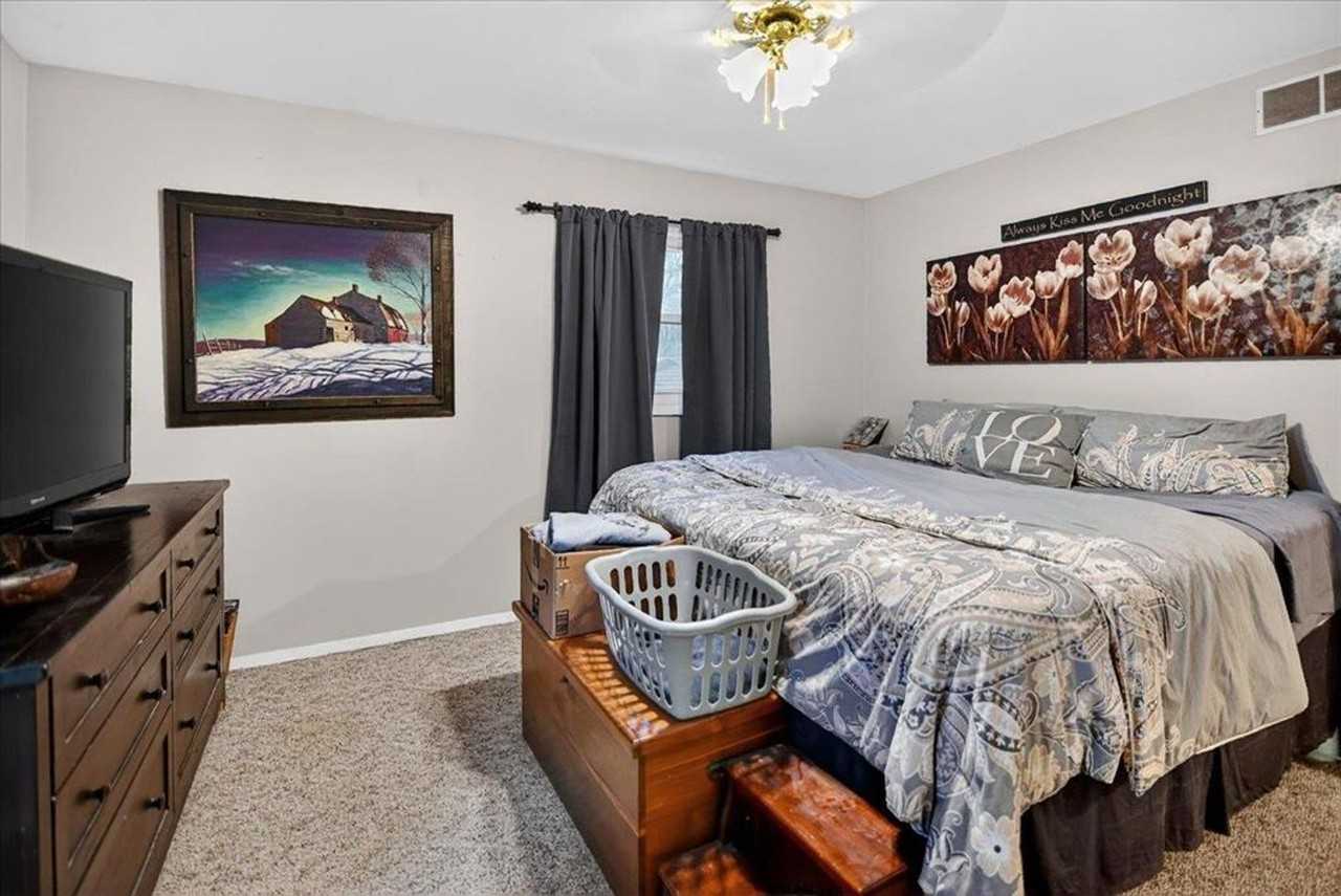 5216 Shorecrest Dr - Photo 4 of 15