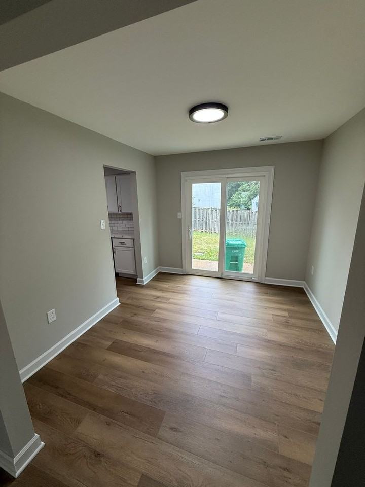 5853 Suitland Rd - Photo 7 of 26