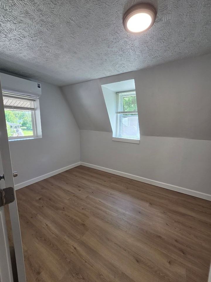 1731 8th St - Photo 3 of 8
