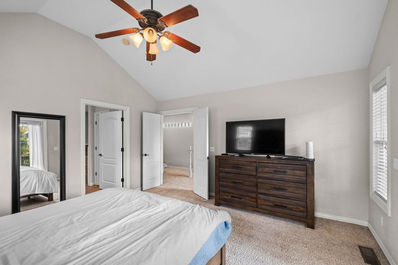 563 N Tennyson Ln - Photo 7 of 18