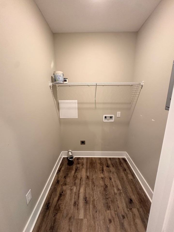 226 Loveless St - Photo 3 of 10