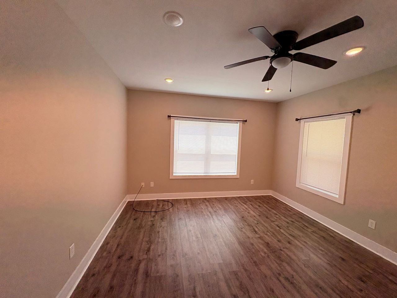 226 Loveless St - Photo 4 of 10