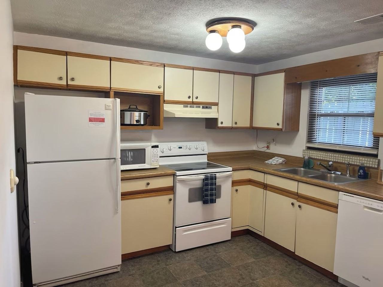 625 S Asbury Dr - Photo 2 of 14