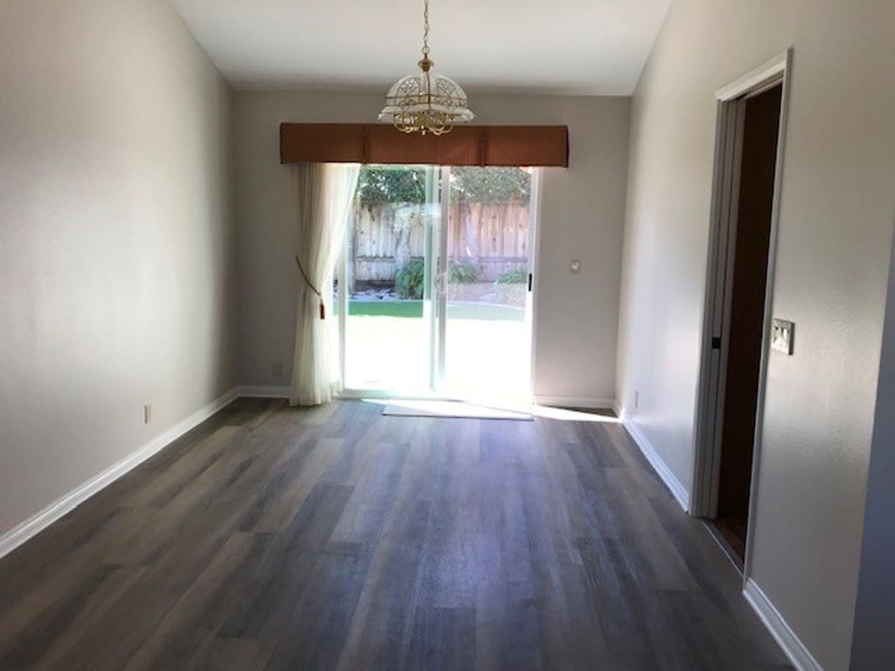 157 N Linden Dr - Photo 3 of 29