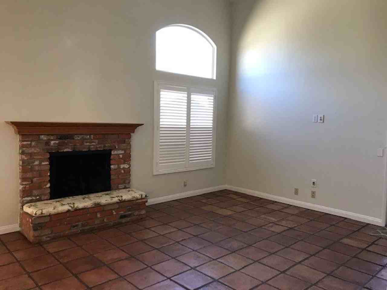 157 N Linden Dr - Photo 5 of 29