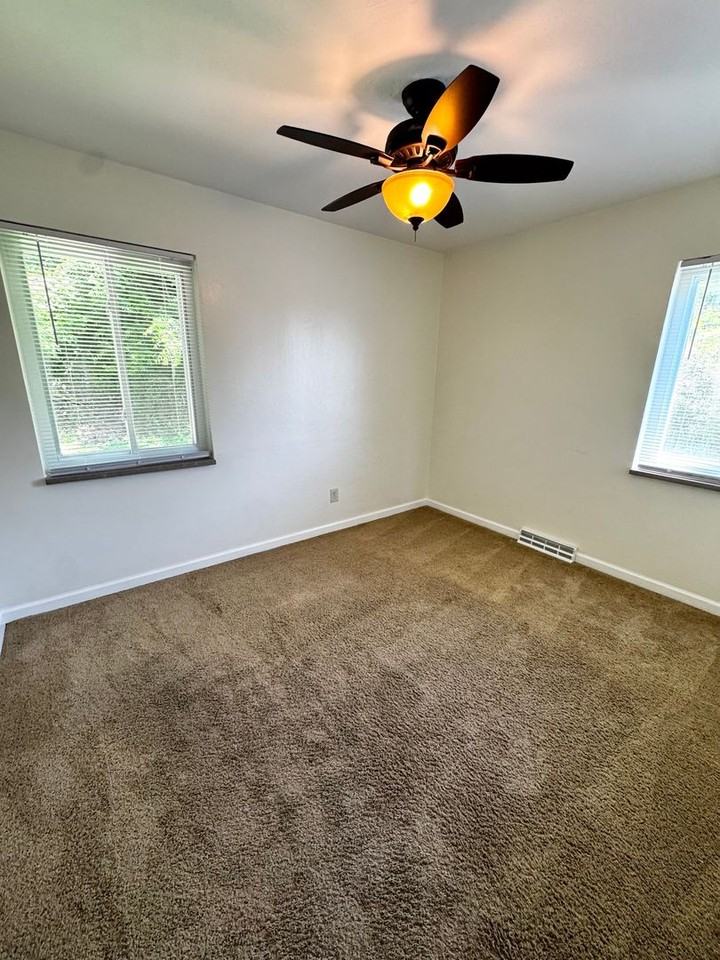 3325 Shadyway Dr - Photo 6 of 11