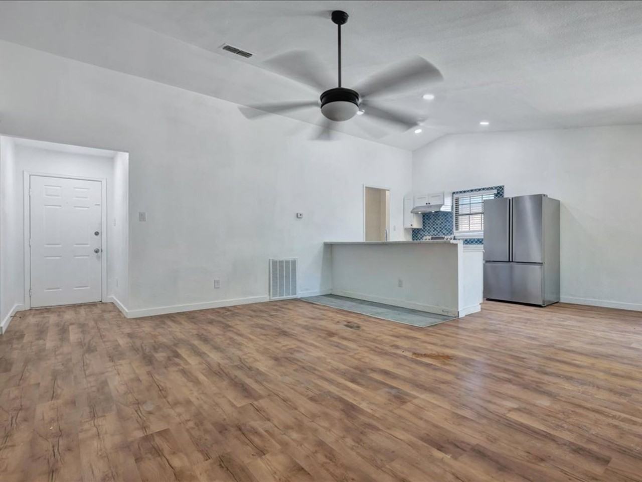 4908 Jade St - Photo 4 of 12