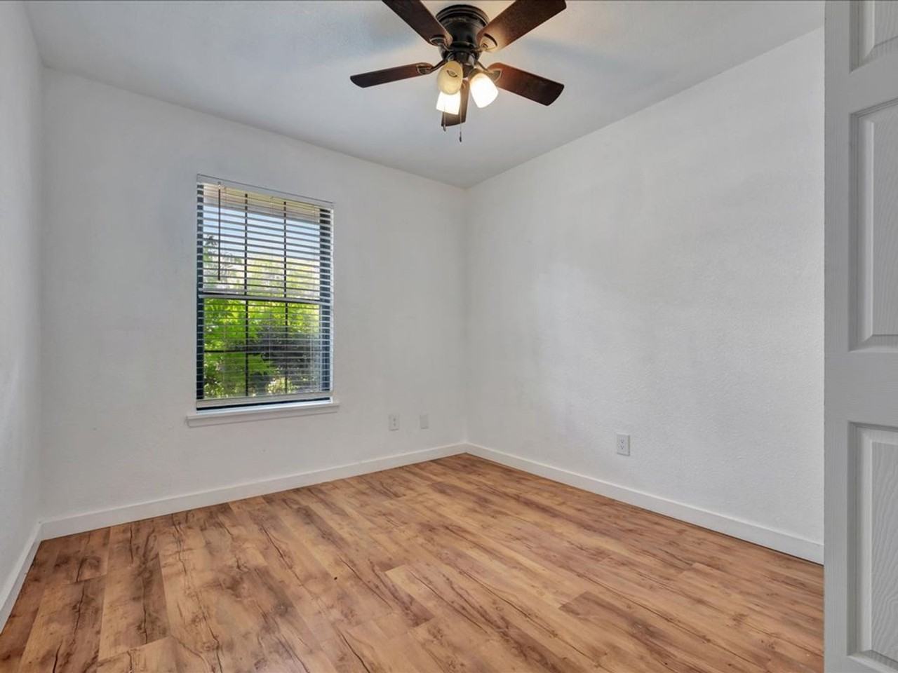 4908 Jade St - Photo 6 of 12
