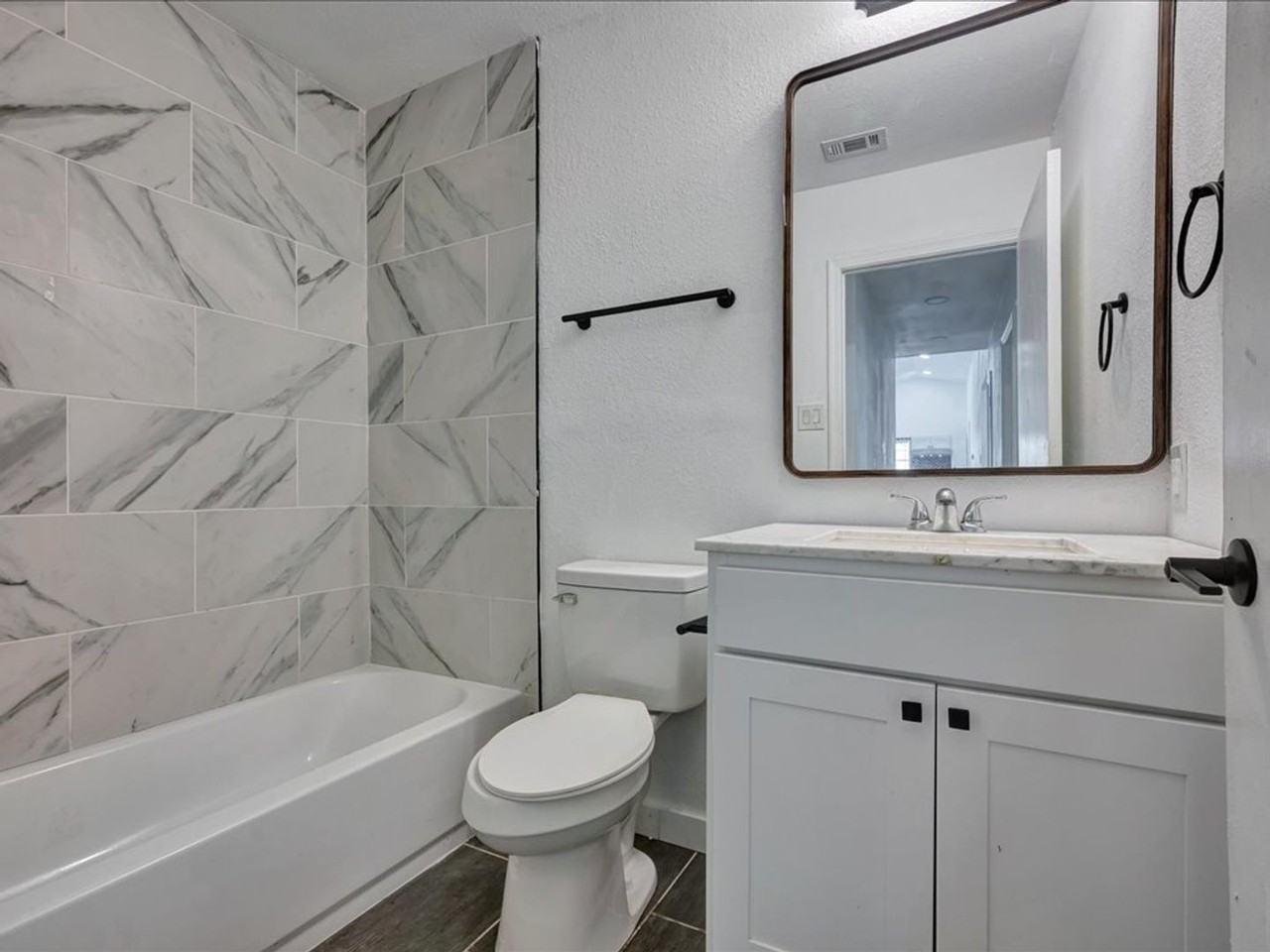 4908 Jade St - Photo 7 of 12