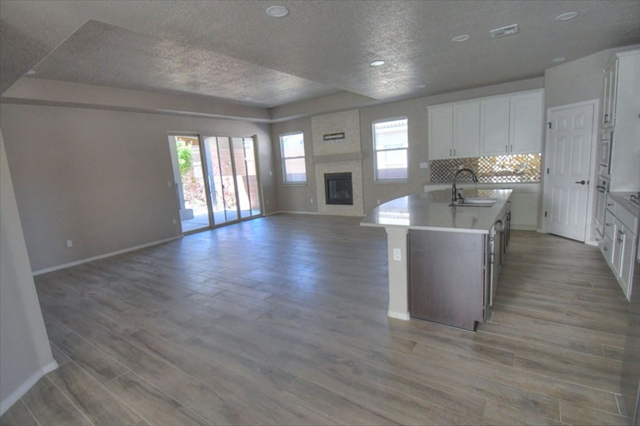 11404 Rock Squirrel Ave Se - Photo 4 of 15