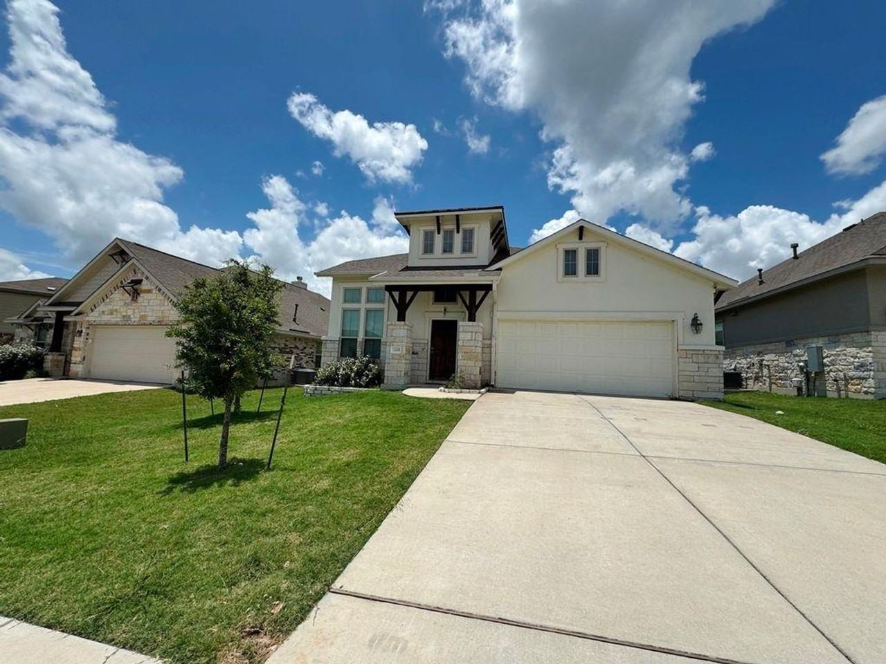 12008 Reindeer Dr - Photo 2 of 40