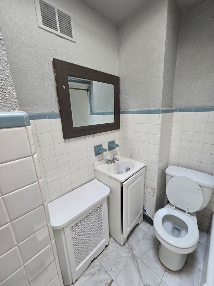 1364 Ruan St - Photo 3 of 11