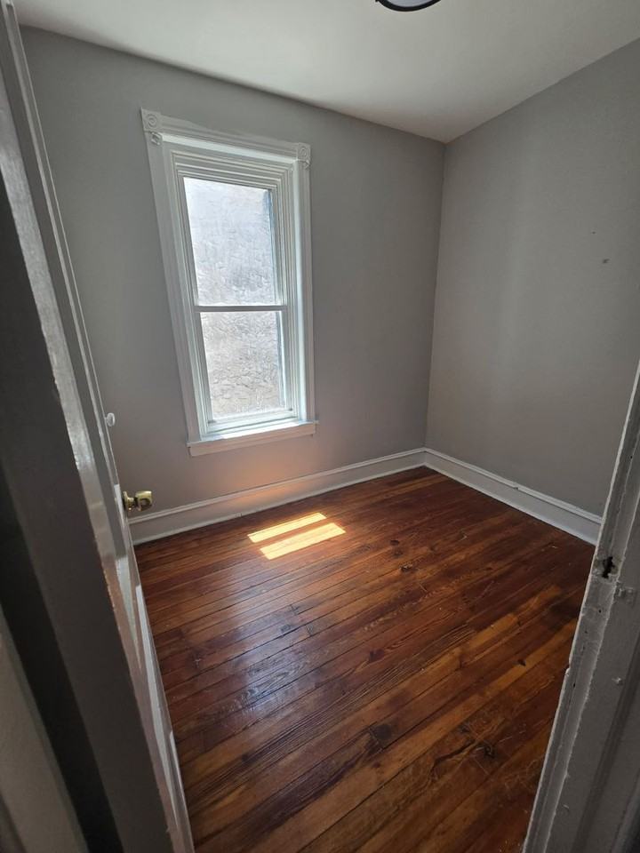 1249 N Alden St - Photo 3 of 14