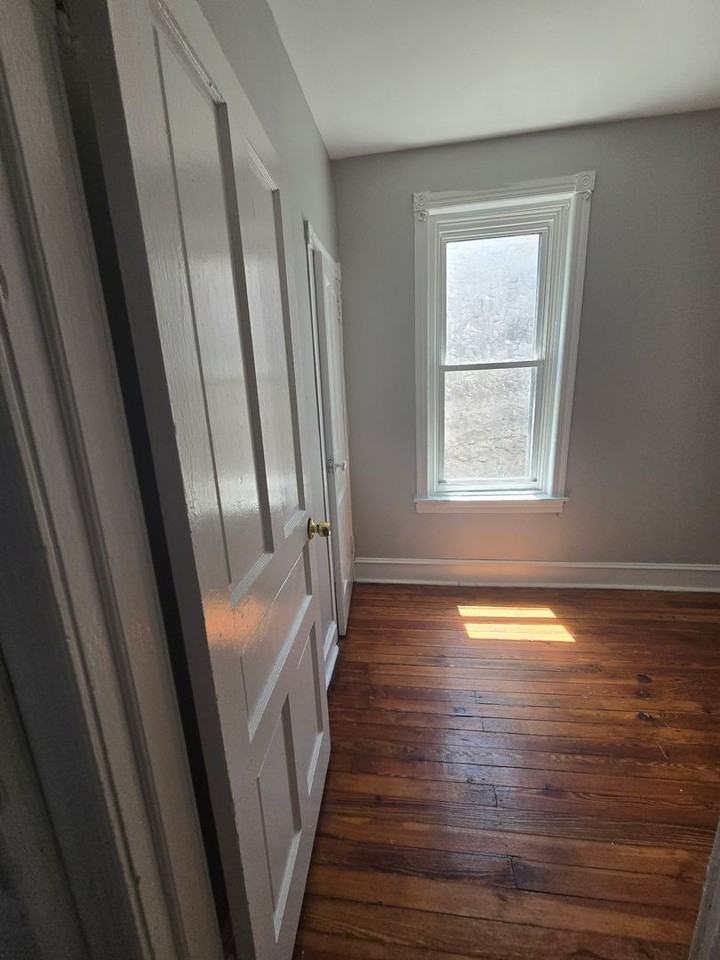 1249 N Alden St - Photo 4 of 14