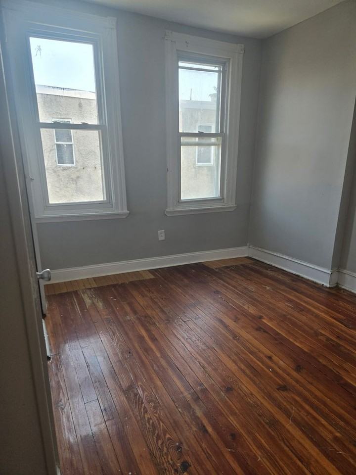 1249 N Alden St - Photo 6 of 14