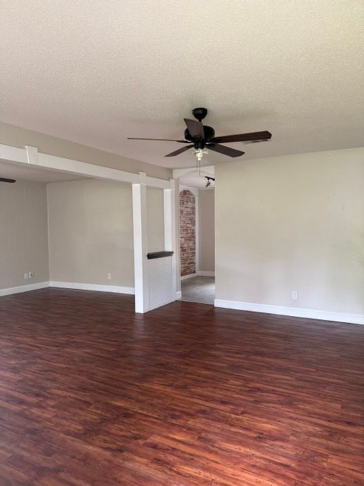 642 Lee Rd - Photo 2 of 11