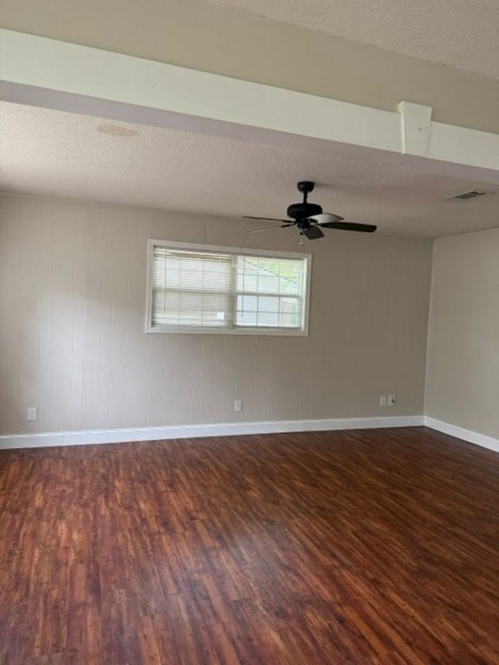 642 Lee Rd - Photo 3 of 11