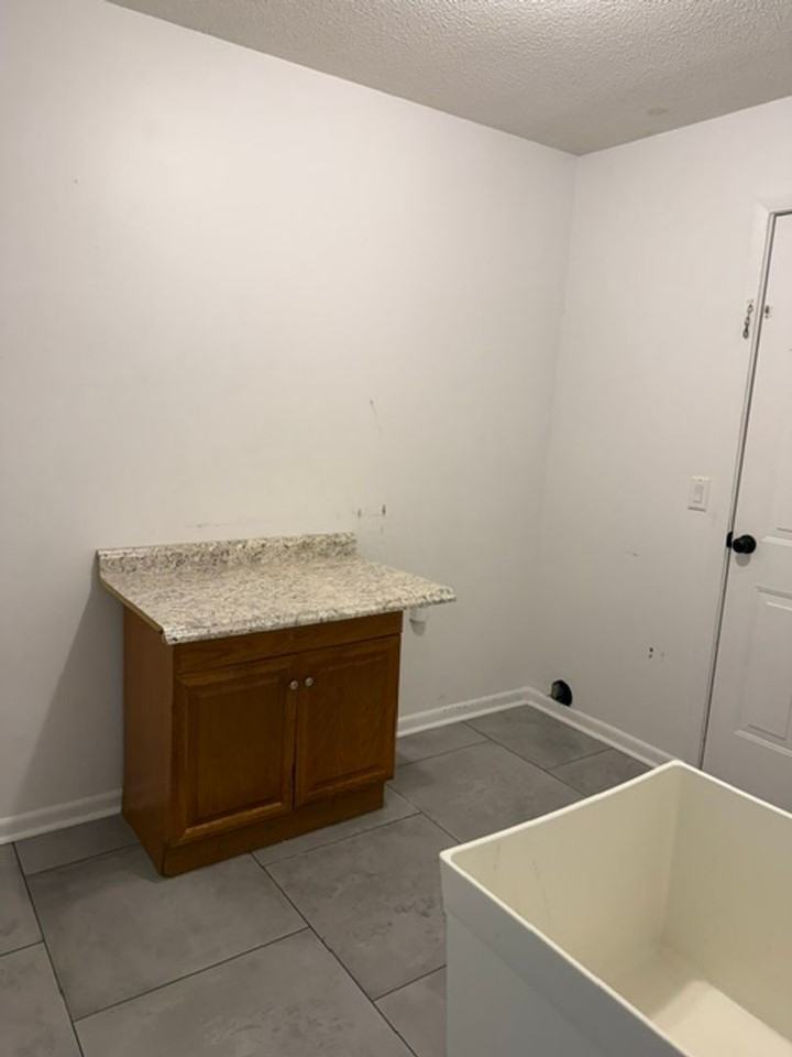 642 Lee Rd - Photo 4 of 11
