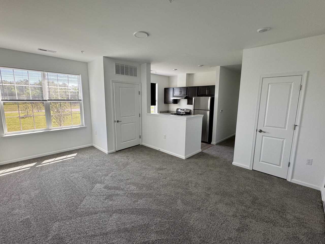 1208 John Vanzandt Dr - Photo 2 of 7