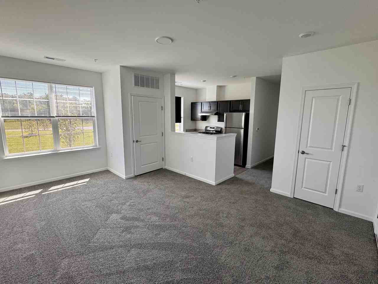 1303 John Vanzandt Dr - Photo 2 of 7
