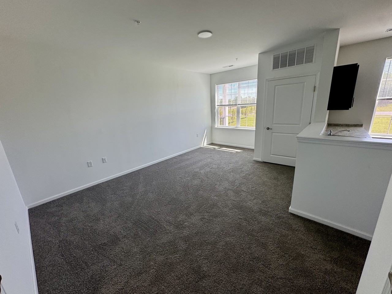 1303 John Vanzandt Dr - Photo 3 of 7