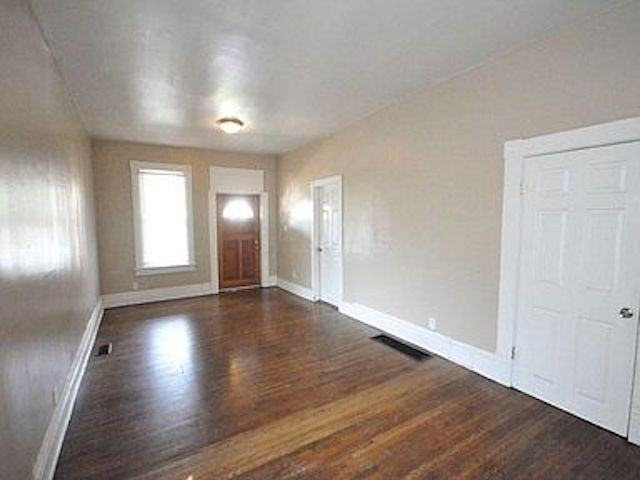 1490 Indianola Ave - Photo 3 of 9