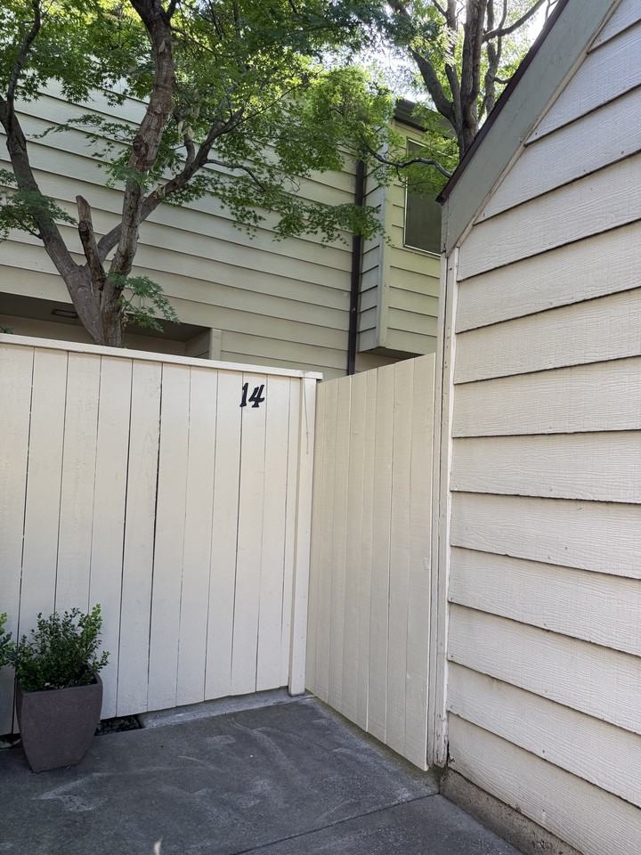 750 Lincoln Rd - Photo 2 of 32