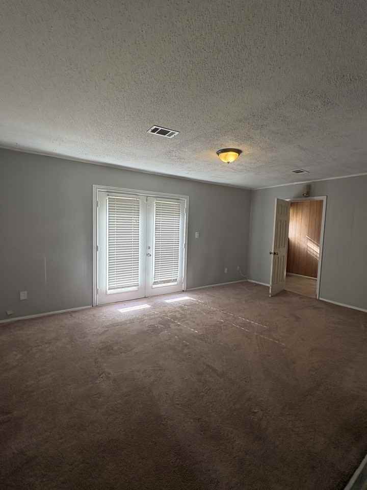 3264 Hackberry Ln - Photo 4 of 10