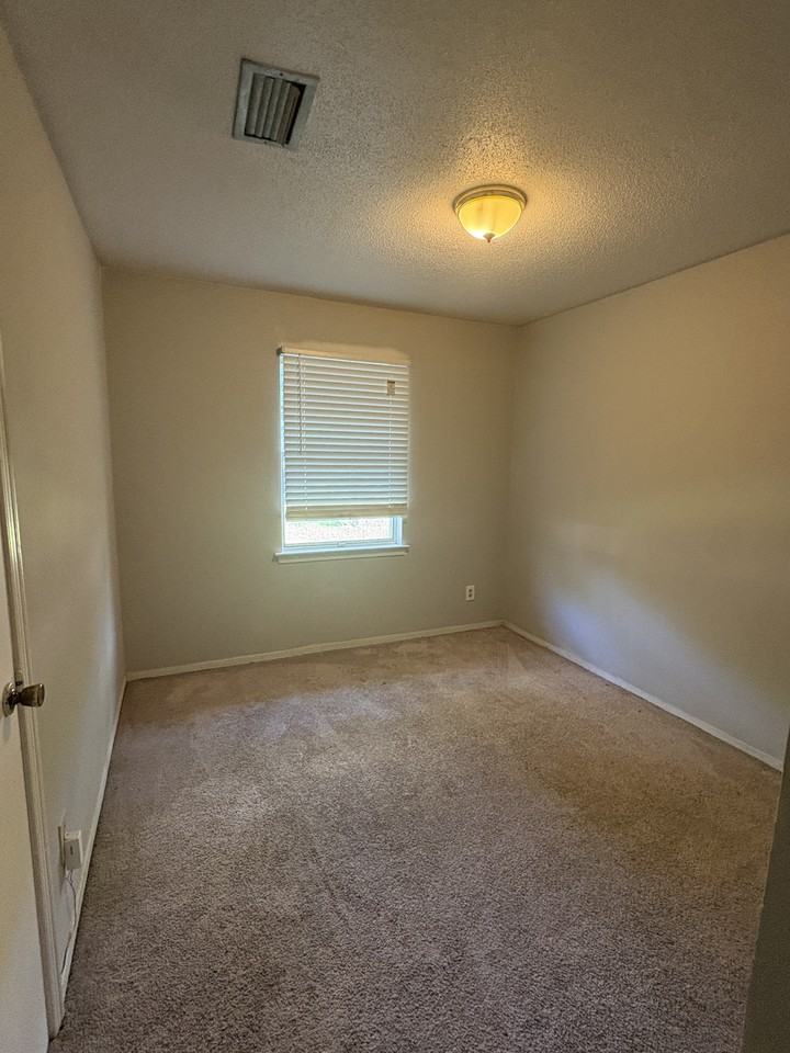 3264 Hackberry Ln - Photo 6 of 10