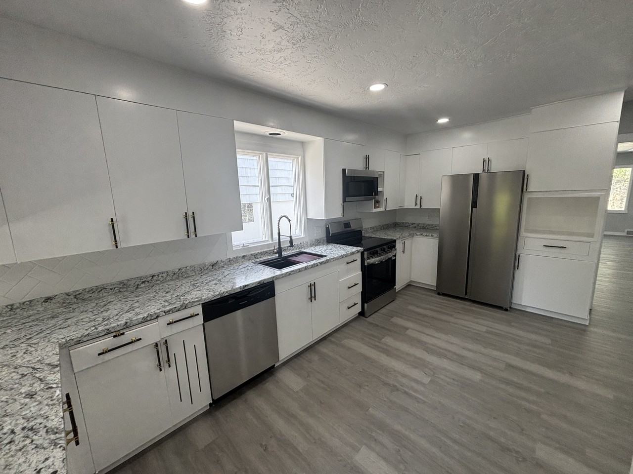 805 Rhode Island Ave - Photo 6 of 18