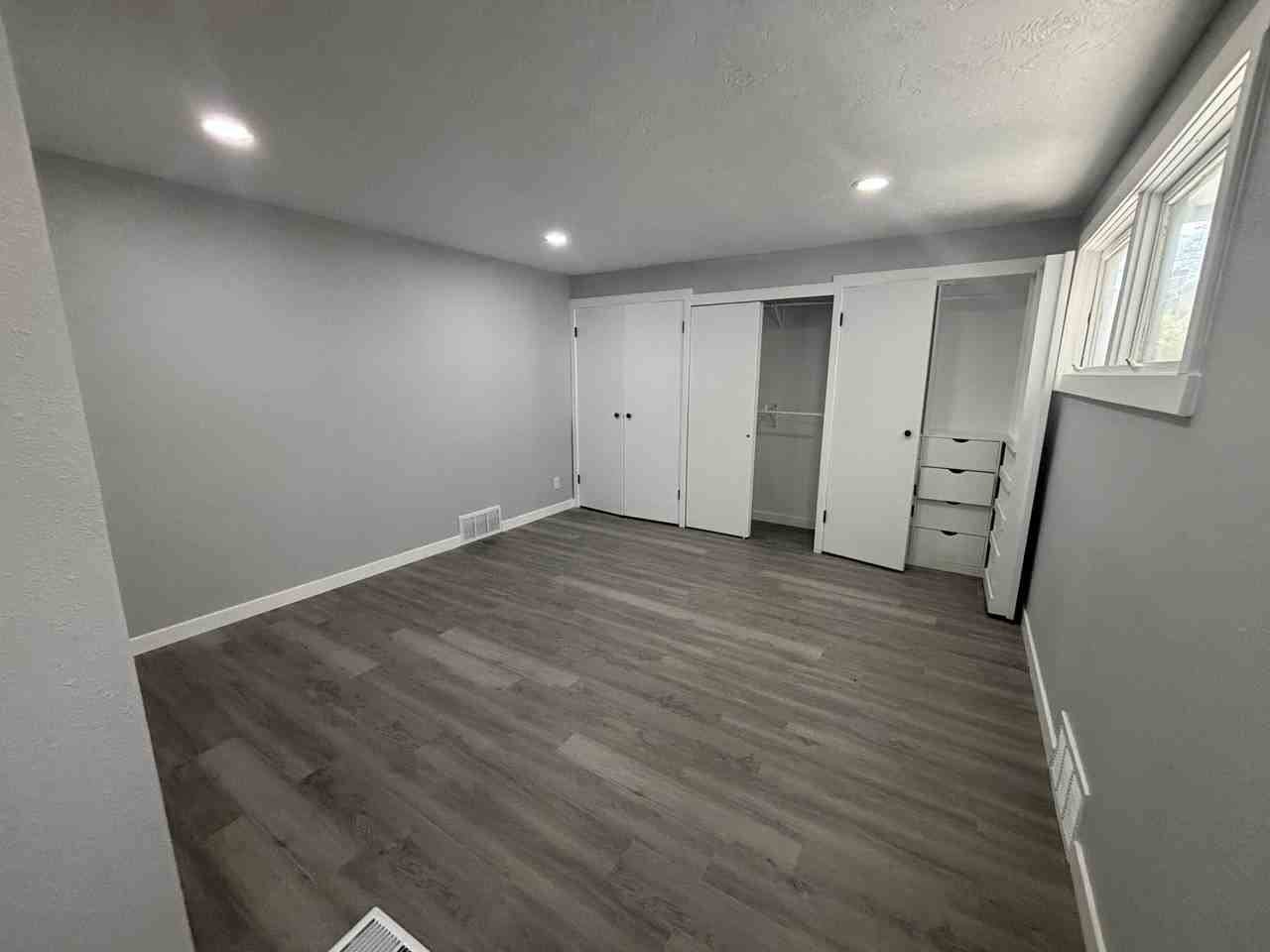 805 Rhode Island Ave - Photo 7 of 18