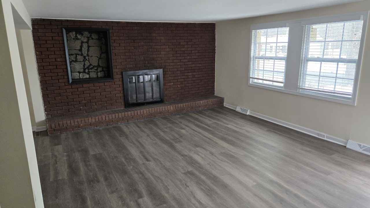 1717 Eastwood Ave - Photo 2 of 11