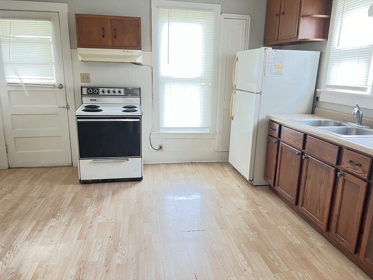 1609 Indiana St - Photo 3 of 9