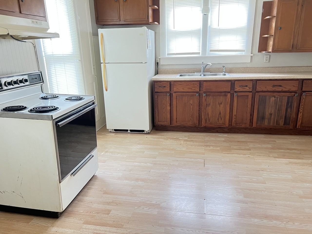 1609 Indiana St - Photo 7 of 9