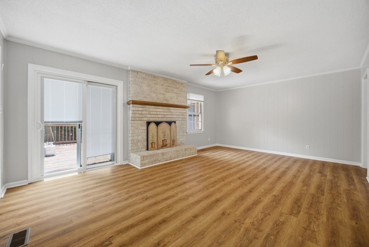 1441 Bayberry Pl - Photo 3 of 12