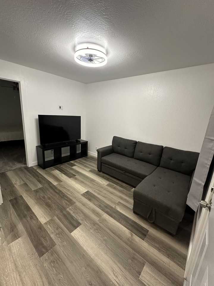 115 W Chuska St #115 - Photo 4 of 11