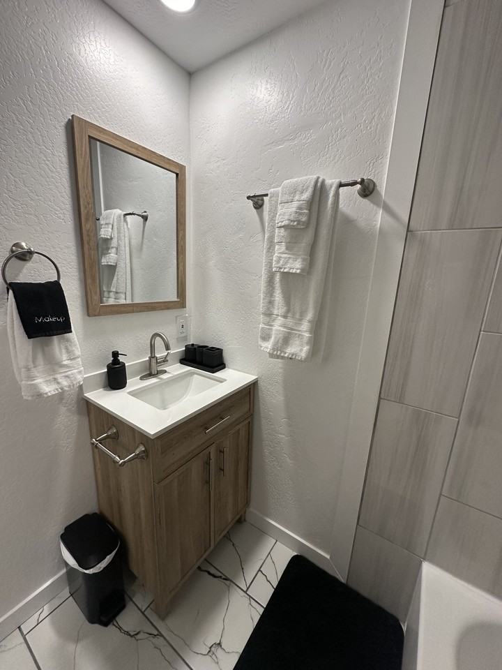 115 W Chuska St #115 - Photo 7 of 11