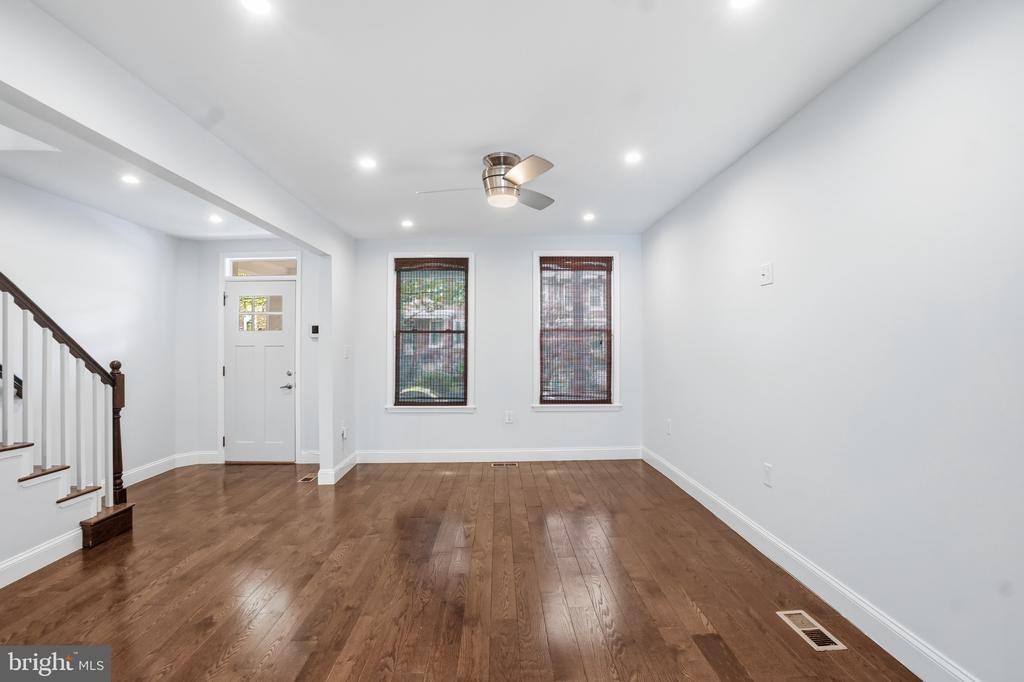 1118 Chicago St Se - Photo 2 of 27