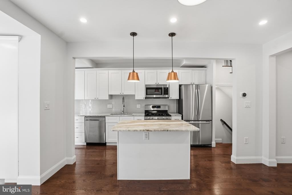 1118 Chicago St Se - Photo 6 of 27