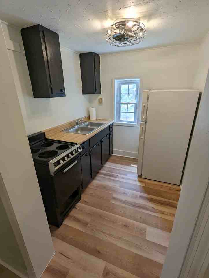 207 E Morrison St #2 - Photo 3 of 14