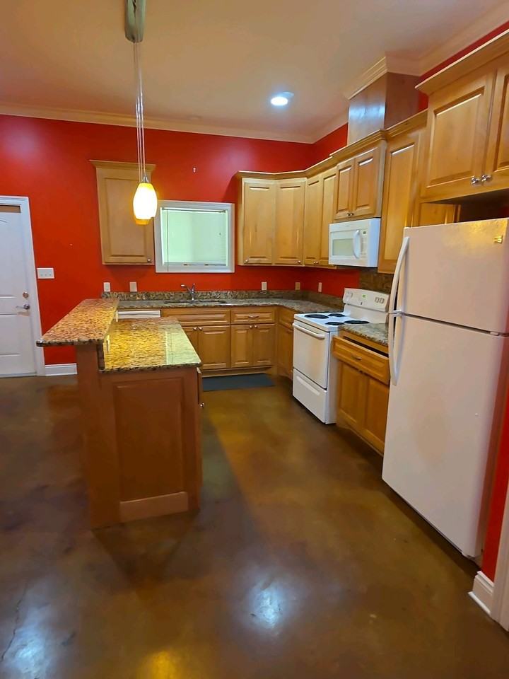 1107 Glenwood Dr #1 - Photo 2 of 4