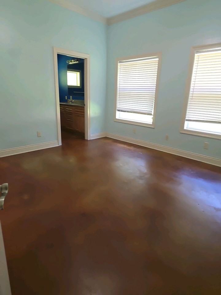 1107 Glenwood Dr #1 - Photo 3 of 4