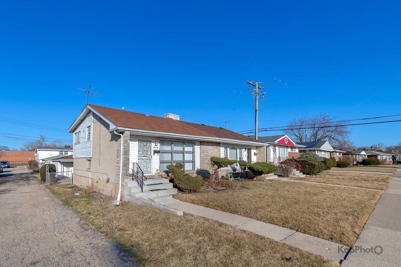 8670 S Kimbark Ave - Photo 3 of 28