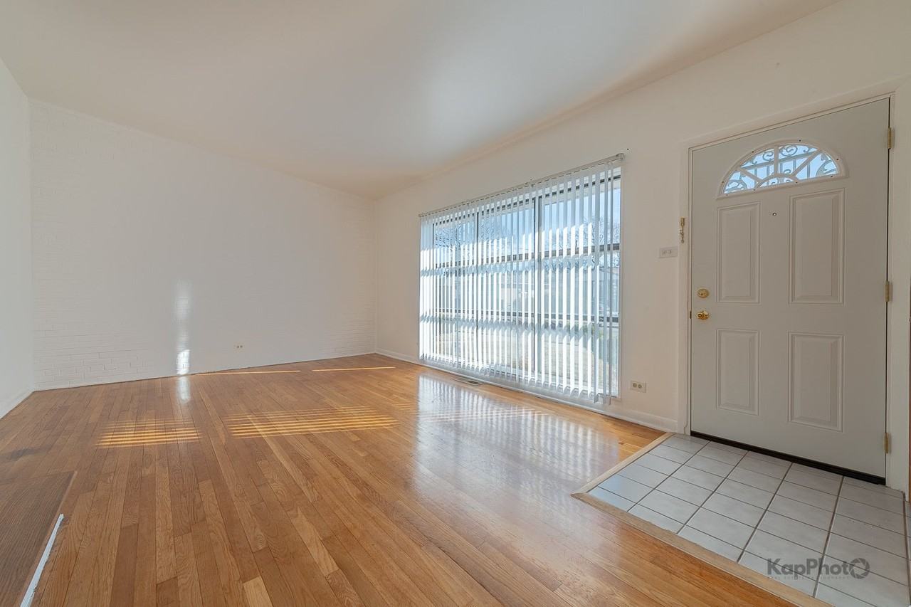 8670 S Kimbark Ave - Photo 4 of 28