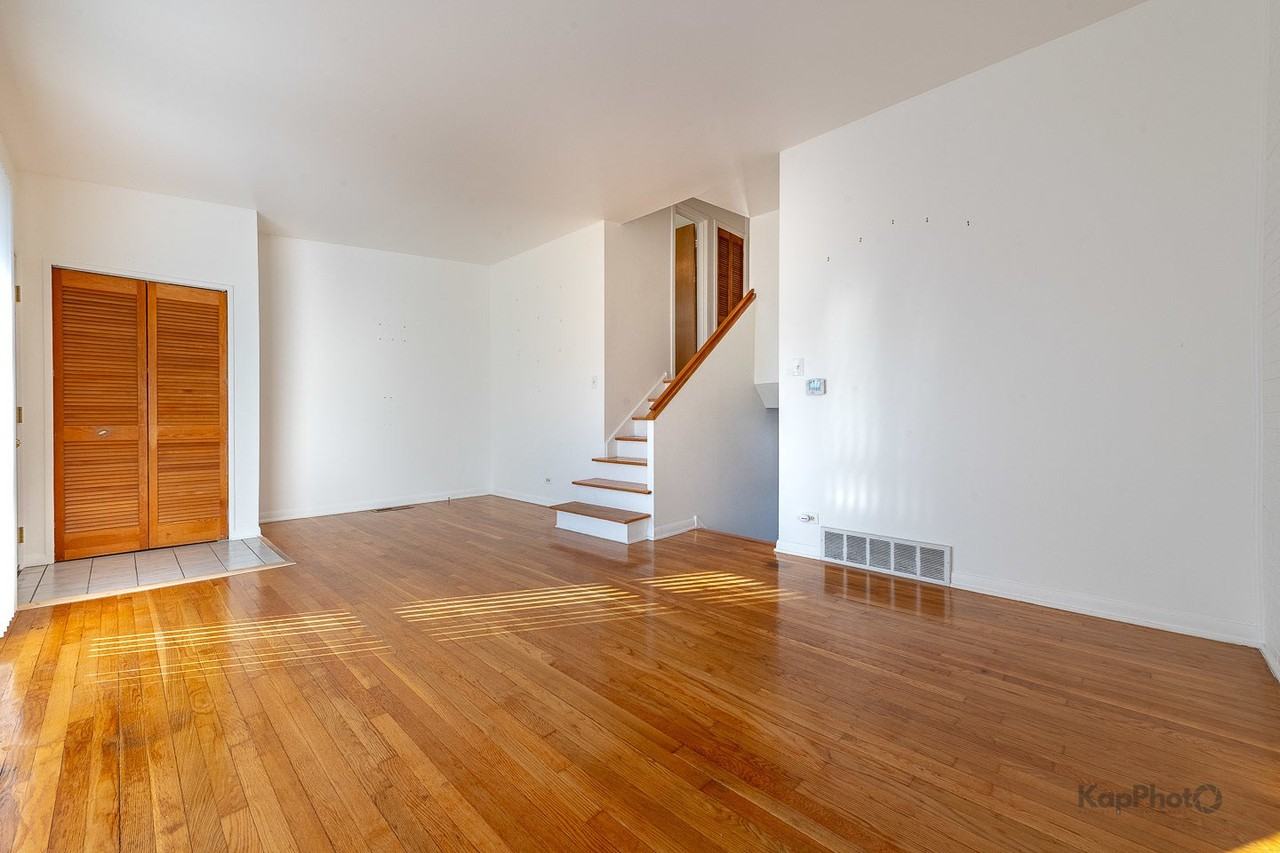 8670 S Kimbark Ave - Photo 6 of 28