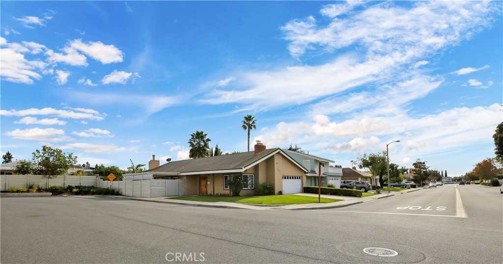 14602 Bel Aire St - Photo 3 of 31