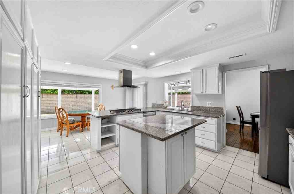 2540 Royale Pl - Photo 6 of 35
